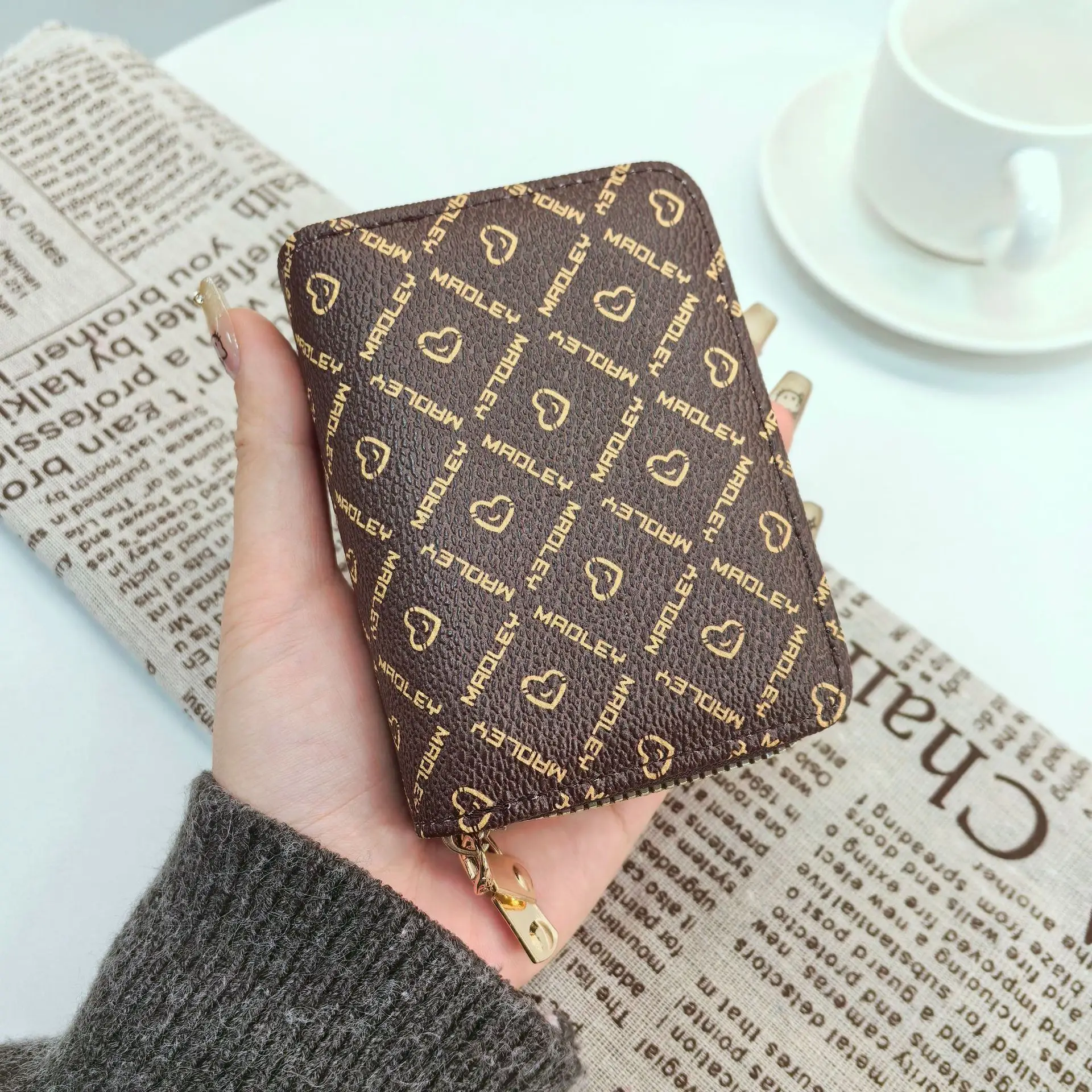 Fashionable heart-shaped pattern wallet，2025 New Style Casual Versatile Zipper Card Holder for Women, Fashionable Card Holder, Trendy All-match Short
