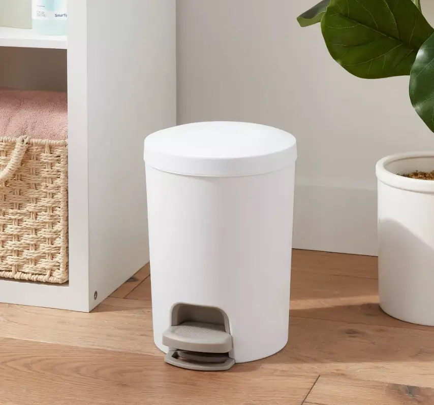 Small White Textured Pedal Trash Can, Compact Pedal-Operated Lid Wastebasket for Bathroom