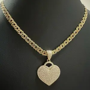 Cadena con corazón elegante 14k