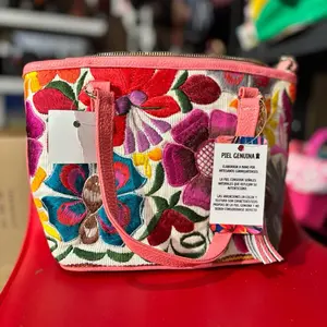 Chiapaneco Genuineness Leather Crossbody Bag with Vibrant Floral Embroidery and Piel Genuina Label