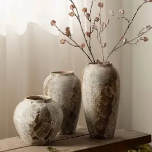 Retro Vintage Ceramic Vase Classic Design with Elegant Finish Ideal for Home Decor Modern Porcelain Ornaments for Flowers