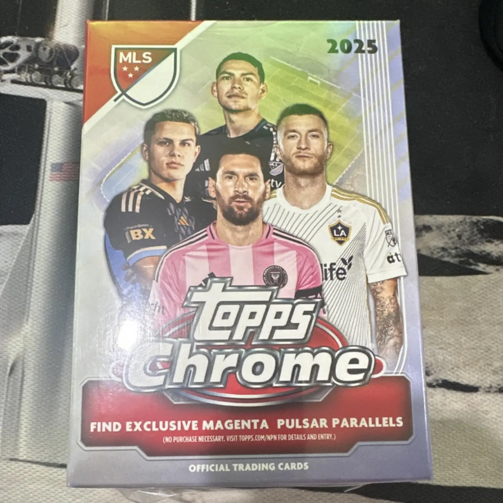 Topps 2025 Chrome Soccer Messi Magenta Pulsar Box