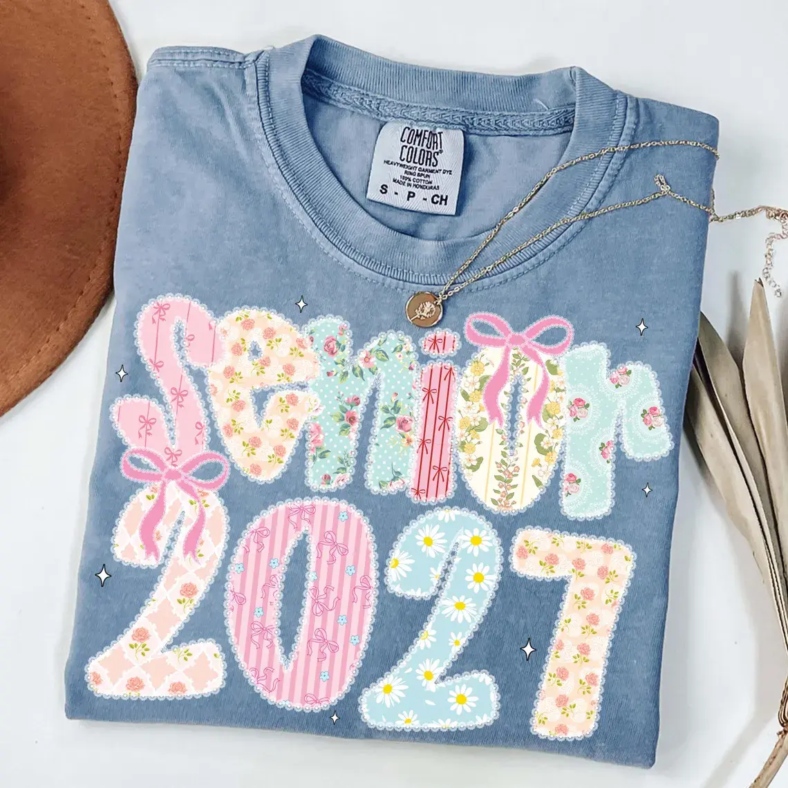 Senior 2027 Coquette T-Shirt, Floral Patchwork Senior Tee, Cute Class of 2027 Graduation Shirt, Girly Daisy Bow Graphic Tee, Comfort Colors Senior Gift
