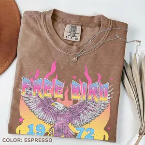 Free Bird Vintage T-Shirt – Graphic Rock Music Tee for Men & Women – Soft Unisex Retro Streetwear – Bold 1972 Band Shirt for Daily Use