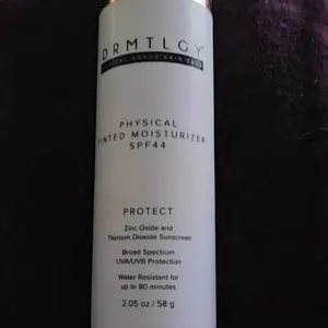 Product Review of DRMTLGY Physical Tinted Moisturizer SPF44 2 fl oz Water-Resistant Sunscreen from R**y