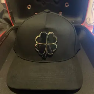 Black Clover Hat with Metal Clover Design for Stylish Outfits