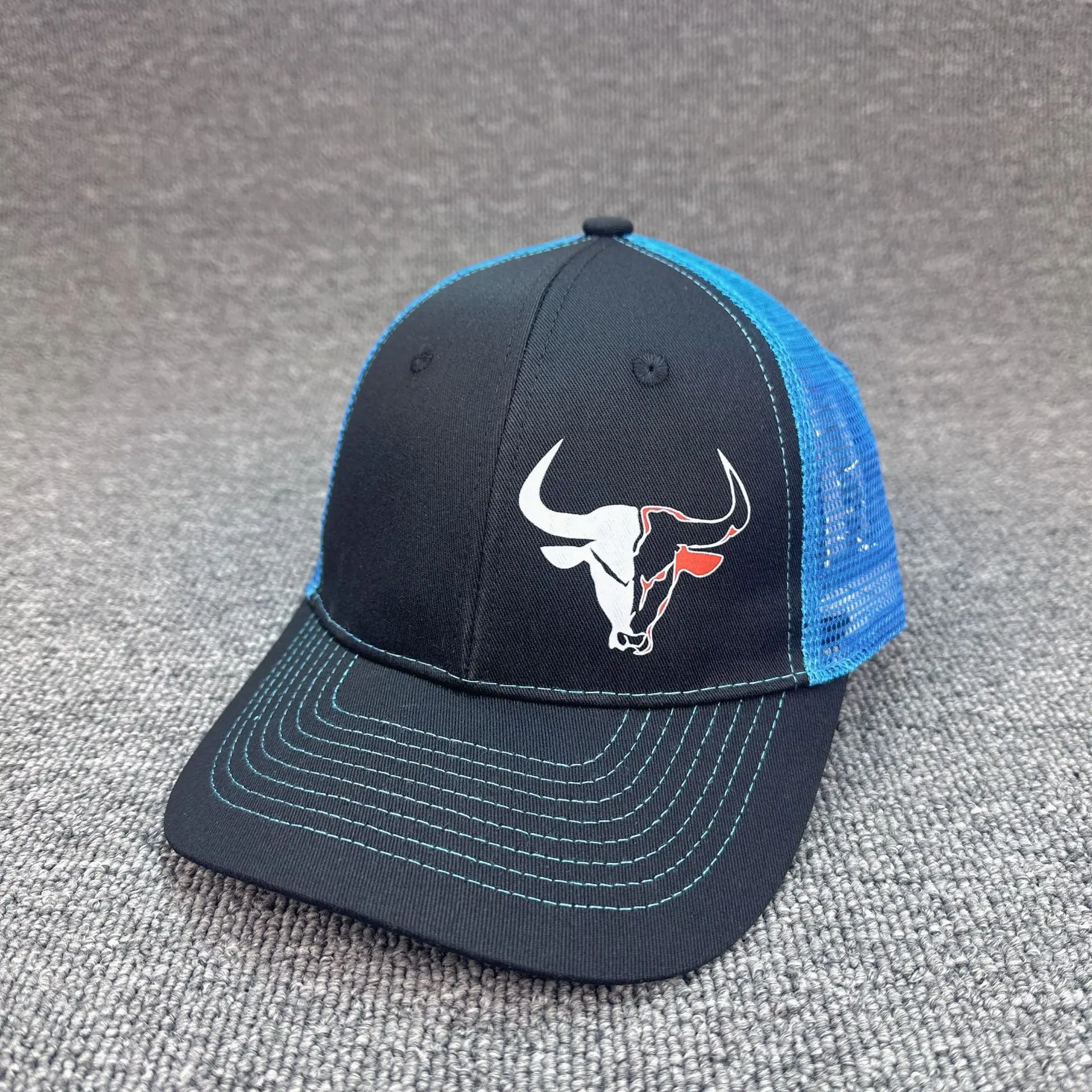 New cow head print sunshade mesh cap, casual baseball cap for European and American men and women, suitable for couples, versatile New cow head print sunshade mesh cap, casual baseball cap for European and American men and women, suitable for couples, versatile