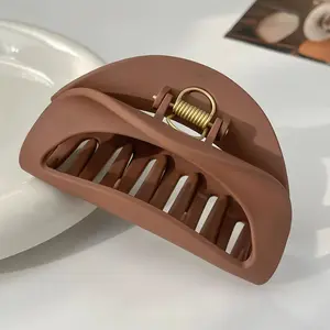 Large Size Soft PVC Claw Shape Hair Clip for Women, Elegant Updo Accessory, Scalp-Friendly Shark Clip That Won’t Damage Hair