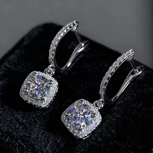plated Mozambique rhinestone decorative pendant earrings, Valentine's Day party style, elegant and versatile girl accessories, women's daily classic fashion accessories, high-quality earrings