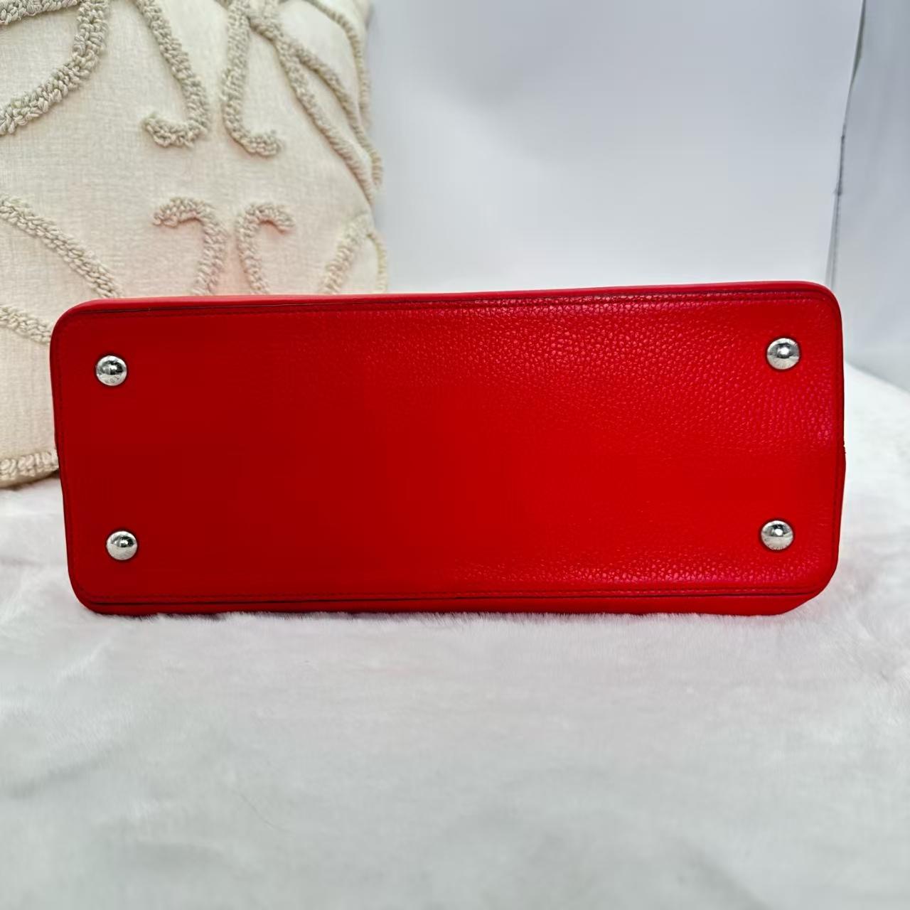 Pre-owned Louis Vuitton Capucines Handbag, Red Taurillon Calfskin, Silver Hardware Bag|19047156