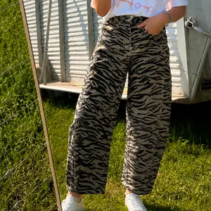 Zebra barrel jeans