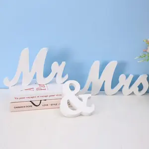 Mr & Mrs Letter Design Wooden Ornament, 1 Set Romantic Happy English Letters Decoration, Tabletop Decoration, Wedding Decoration, Party Scene Layout Props