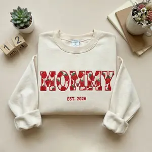 [MADE IN US] Mommy Strawberry Embroidered Appliqué Sweatshirt, Custom Strawberry Pattern Mom Crewneck, Cute Fruit Summer Gift for Her
