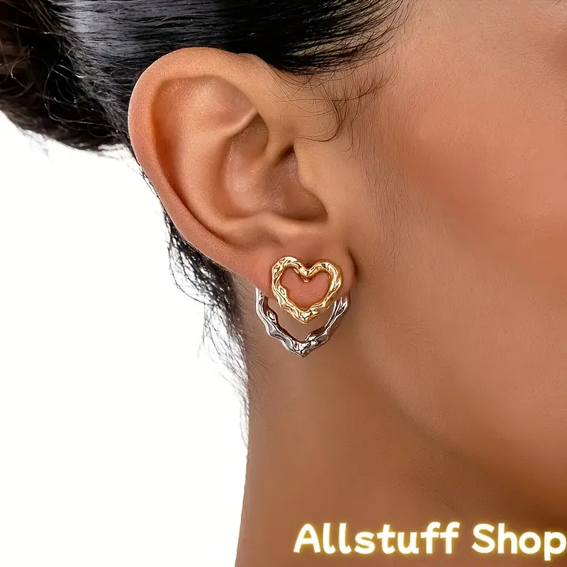 A Pair of Classic, Minimalist, Versatile, Elegant, And Exquisite Double-Layer Hollow Heart-Shaped Earrings with a Two-Tone Design, Perfect for Daily Outfits, Parties, Gifts, And Valentine'S Day Wear