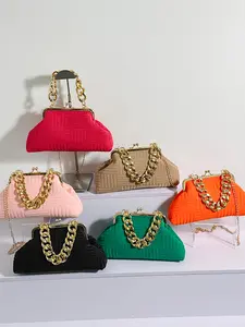 Pleated texture chain clasp bag, retro and stylish shoulder bag, Handbag Shoulder Bag, fashionable design tote evening bag, suitable for parties, dinners, commuting, shopping, and everyday accessories.