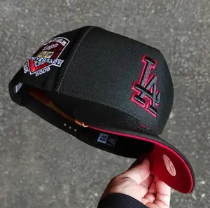 Black New Era 9FORTY Los Angeles Dodgers Curved Brim Baseball Hat, Red Embroidered LA Logo & Pink Undervisor, MLB Streetwear Cap, Limited Edition 2026 Urban Streetwear Gorra premium, moda urbana para hombres y mujeres