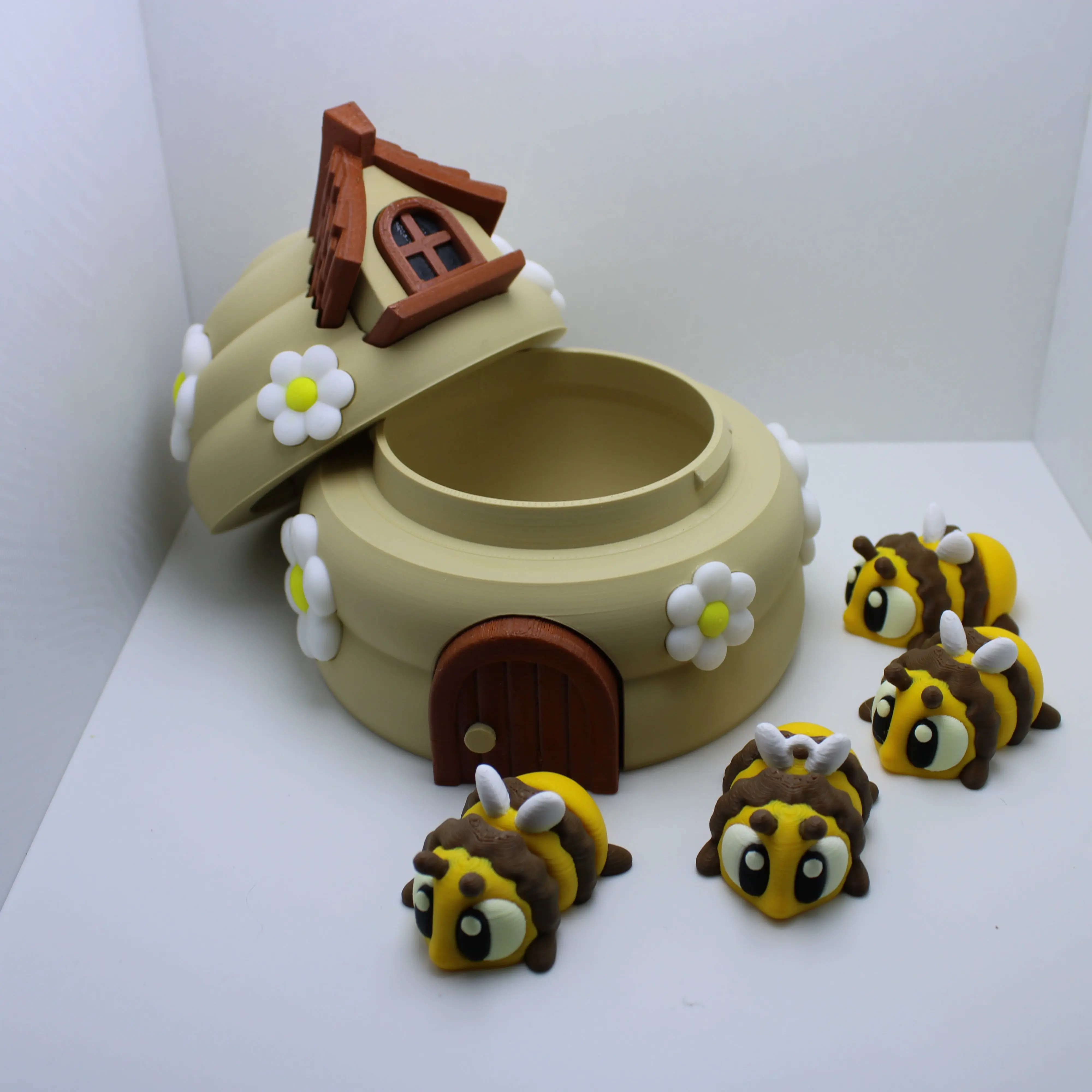 Baby Bumblebees & Beehive Display- 3d printed desk companion (with or without bumblebees)
