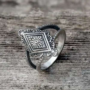 GTHIC Vintage Geometric Bohemian Pattern Stainless Steel Ring for Men Women Fashion Accessory Daily Wear