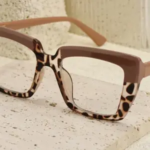 Polycarbonate Vintage Square Presbyopic Reading Glasses with Color Block Design, Spring Hinges, and Stylish Fit