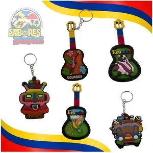 Llaveros artesanales, pintados a mano, 3D, con motivos ecuatorianos. Lleva a Ecuador contigo siempre