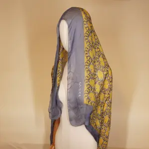 Pre-owned Silk Bag Accessories GUCCI Yellow & Grey Chain and Interlocking Pattern Scarf