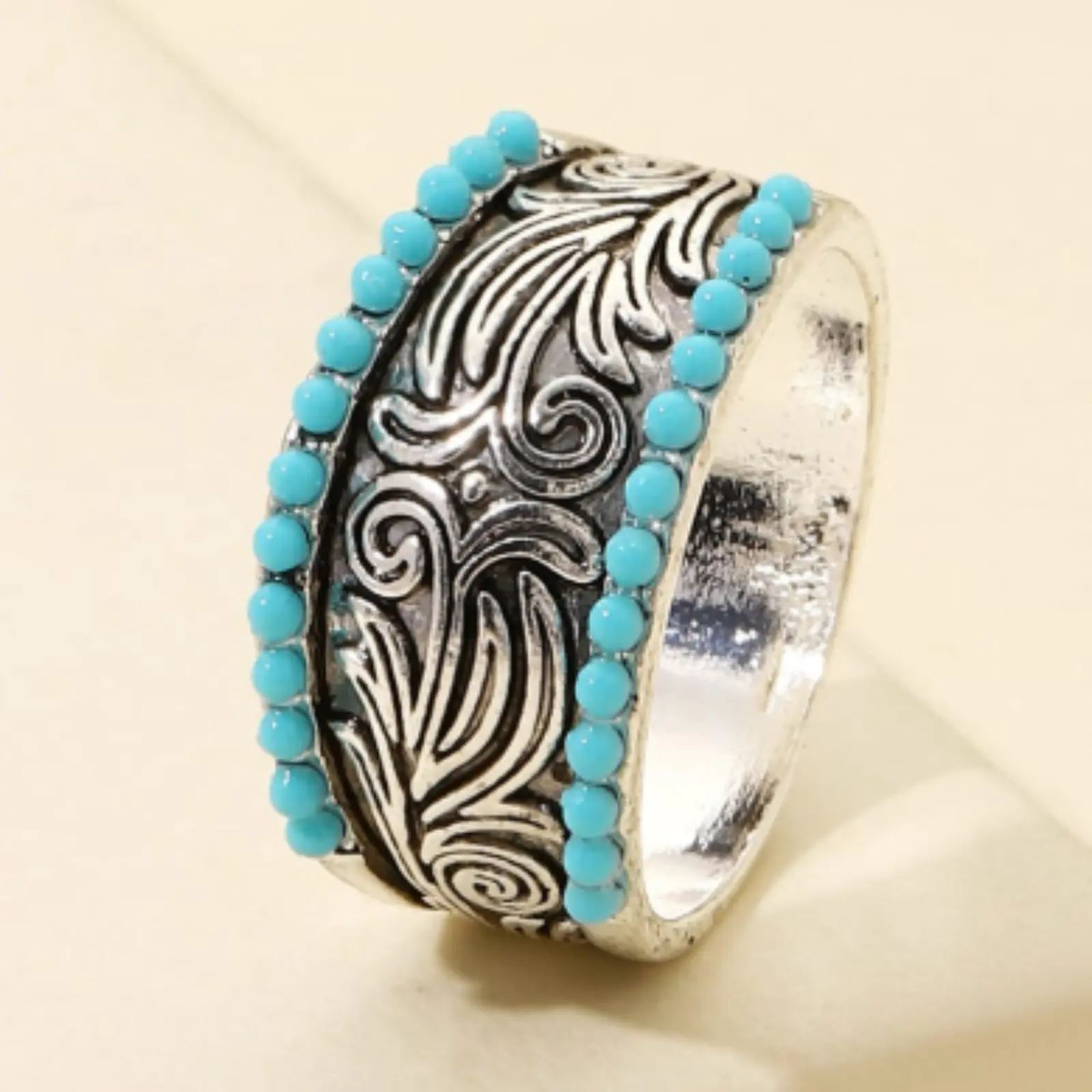 Emerald green stone ring with detailed engraving for women - everyday wear - holiday gift