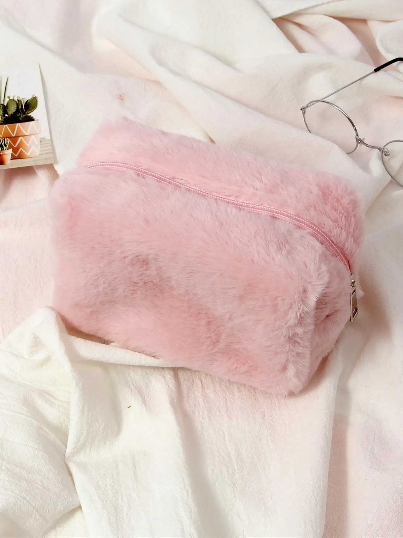 1 Piece Solid Color Makeup Bag, Portable Large Capacity Travel Toiletry Bag, Soft Fuzzy Cosmetic Storage Bag, Girls' Makeup Organizer