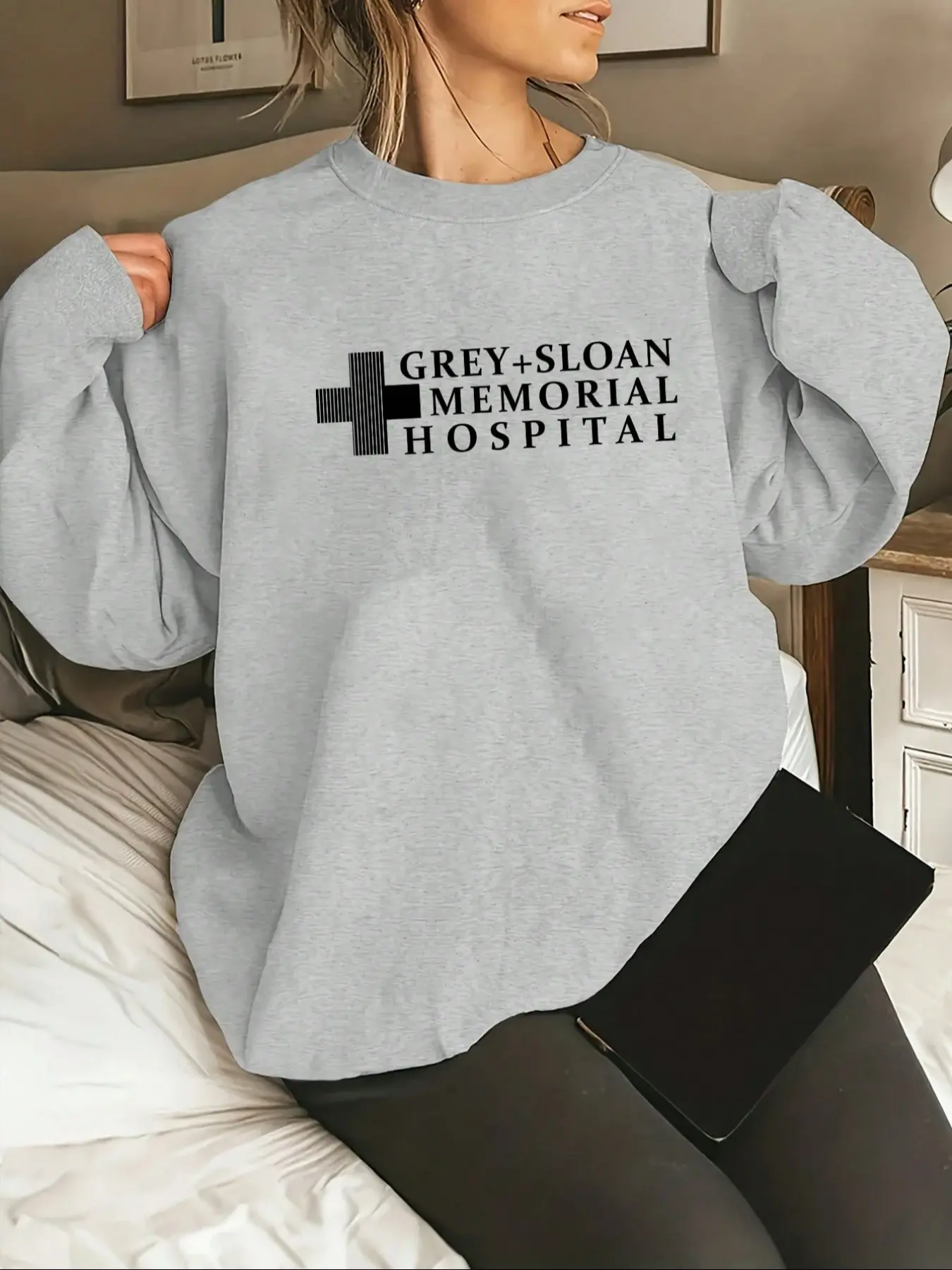 Women's + Sloan Memorial Hospital Letter Print Drop Shoulder Sweatshirt, Casual Everyday Long Sleeve Round Neck Pullover Fit for Fall & Winter Womenswear, Lady
