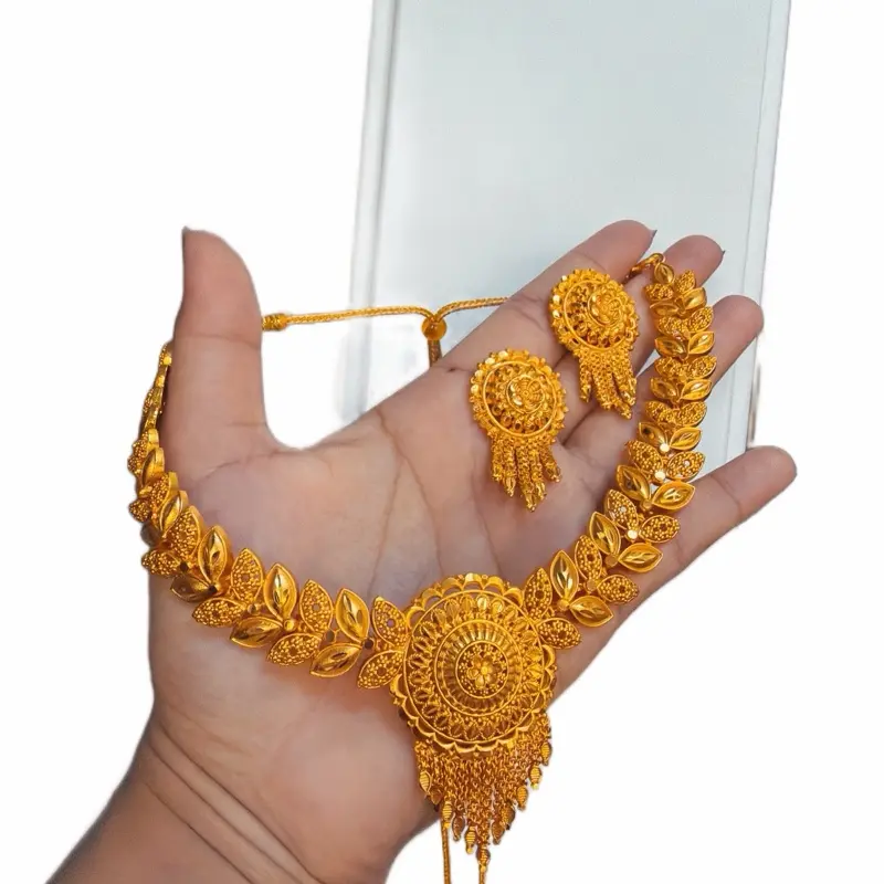 Female 2-Piece Elegant Auspicious Golden Jewelry Set, Women's Gold-Tone Choker Short Necklace and Matching Earrings, Geometric