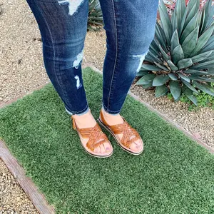 Womens Mexican Sandals,Handmade Leather Huaraches Sandals ,Sandalias Huaraches Mexicanos,Mexican Leather Shoes,Huarache Buckle TRENSAS CAMEL