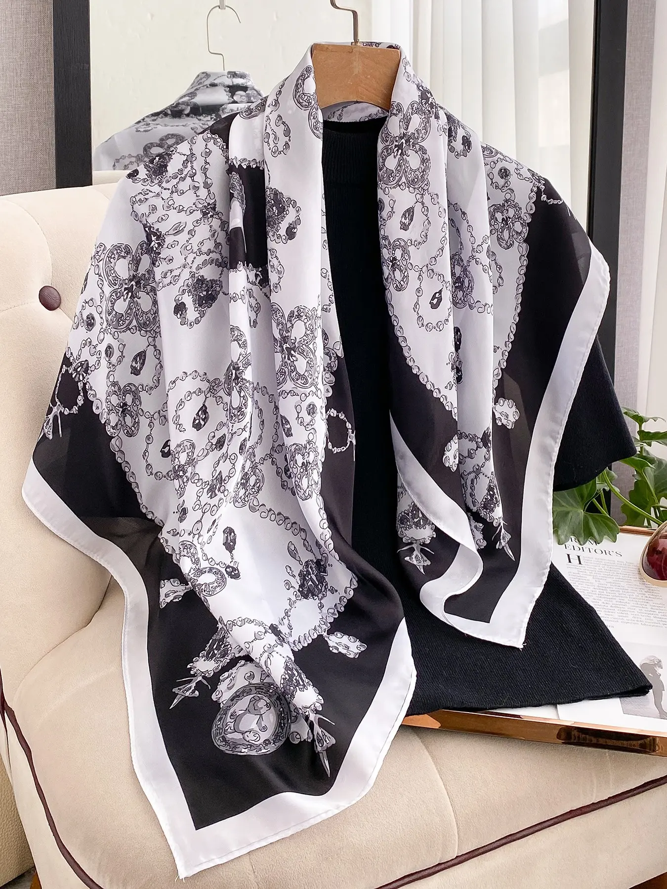 Fashion Chain Design Scarf for Women, Elegant Fitted Headscarf, Versatile Accessory, Perfect Mother's Day Gift, All-Season Wear