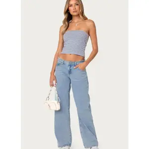 EDIKTED Raelynn Washed Low Rise Jeans