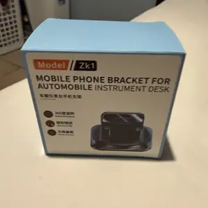 Car phone holder 360 degree rotation, suitablefor car navigation in-car dashboard, horizontaland vertica screen adjustment angle,suctioncup fixed non-slip mobile phone holdersuitable for iPhone and Android