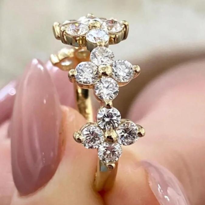 Four Leaf Clover Zirconia Ring for Women – Gold Tone Lucky Charm Sparkly Statement Jewelry