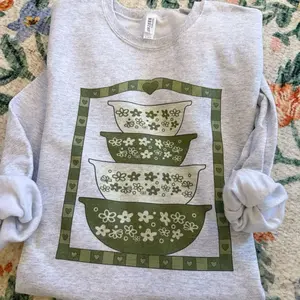 Vintage Pyrex Sweatshirt, Retro Kitchenware Graphic Pullover, Cottagecore Baking Aesthetic Crewneck, Cozy Gift for Pyrex Collectors & Home Cooks