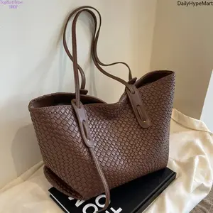 Retro Woven Tote Bag, Large Capacity Korean Shoulder Bag for Daily Use