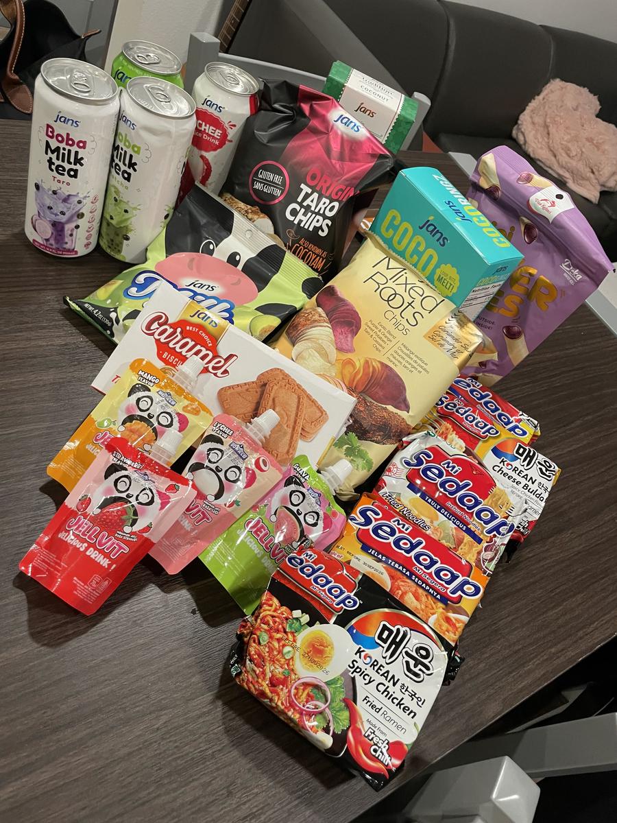 Item: 6 lb, 20 Asian Snacks Box