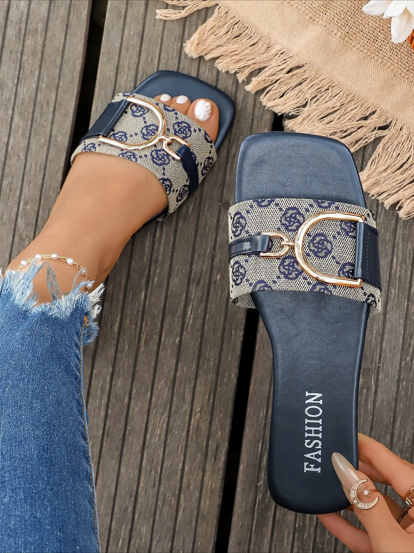 2026 New Fashion Women's Slide Sandals, Retro Monogram Canvas & Leather Buckle Flat Slippers, Open Toe Comfortable Casual Slides, Footwear Strap Slides, Casual Summer Footwear, Fashionable Comfy Sandals