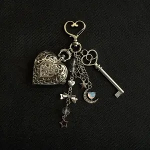 2025 The New Hot-selling Niche Design Love Dial Keychain Exquisite Retro Pocket Watch Pendant Bag Pendant Advanced Sense