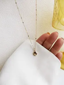 Elegant Women's Necklace with Heart Pendant, Love Heart Necklace, Small and Delicate Design, High-End Light Luxury, Versatile Clavicle Chain