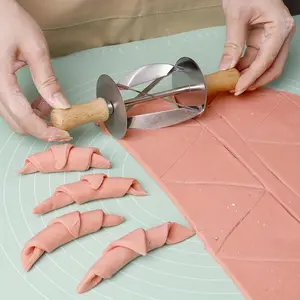 1pc Croissant Tool Croissant Cutter Roller Stainless Steel Croissant Cutter Dough Cutter Baking Tool