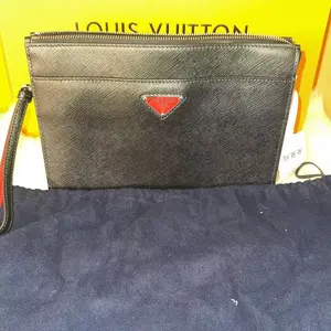 Pre-owned PRADA Saffiano Mini Bags clutch in black leather D9038