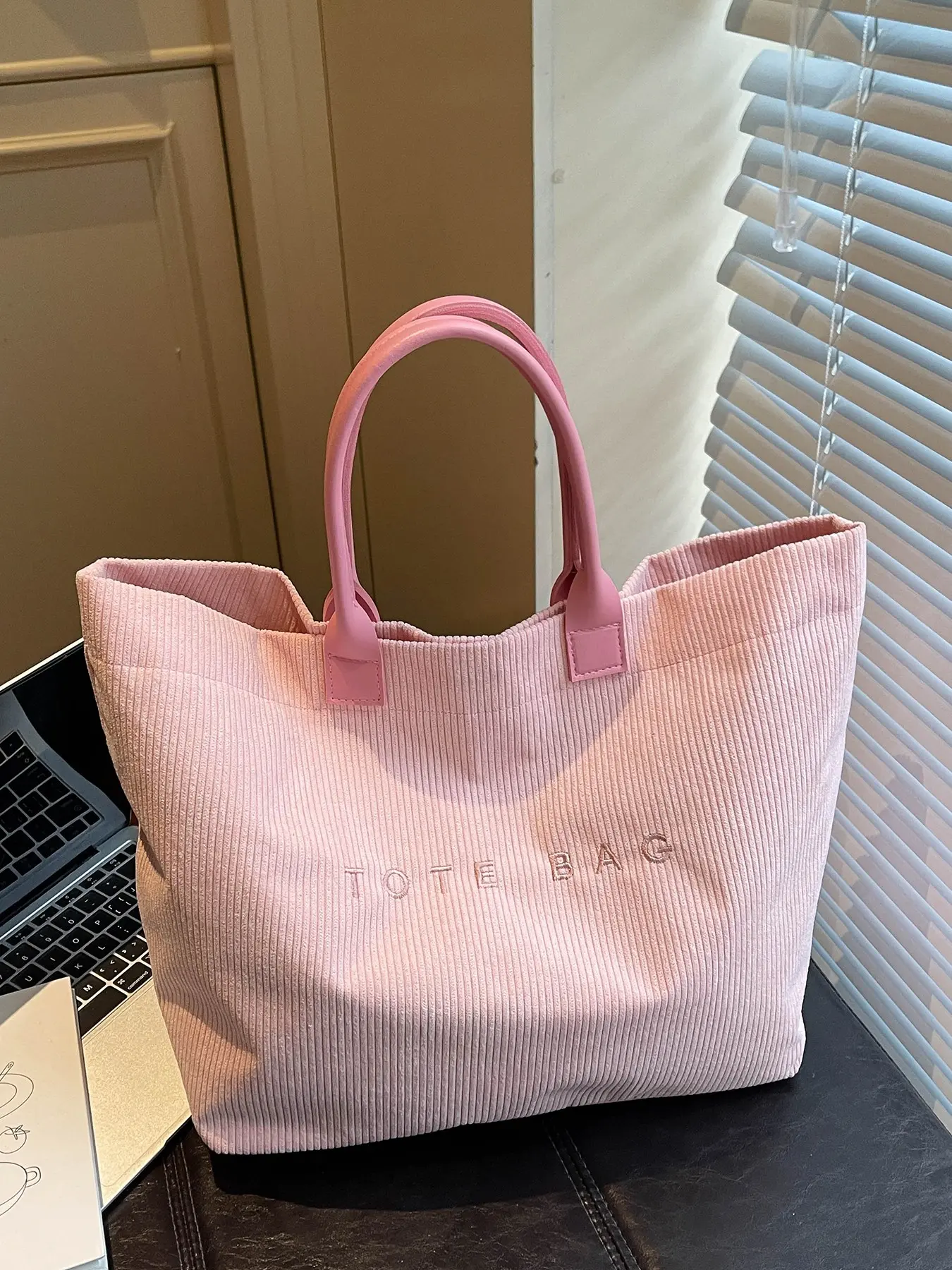 Practical retro casual versatile tote bag with atmosphere, large capacity and single shoulder bag with letter embroidery design, can accommodate tablets and files, suitable for commuting and shopping, Commuter bag