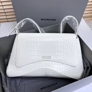 Pre-owned Balenciaga Leather Shoulder Bags 16.54'' R2659 Shoulder Bag C13341526614 0410 T2 Ella