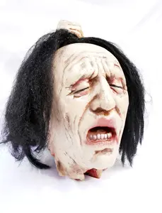 Grotesque Severed Head Prop – Life-Size Realistic Halloween Decoration in Latex & Foam with Synthetic Hair