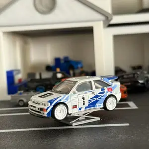 Hot Wheels 1/64 Scale Car Jack Compact Detailed Collectible Model for Enthusiasts Easy Display Miniature Car Setup