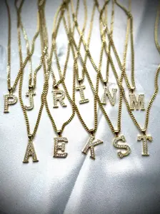 Hermosas Cadenas con Dijes de Letras Oro Laminado 14k 20 Pulgadas de Largo Gold Plated Letter Charms Necklace