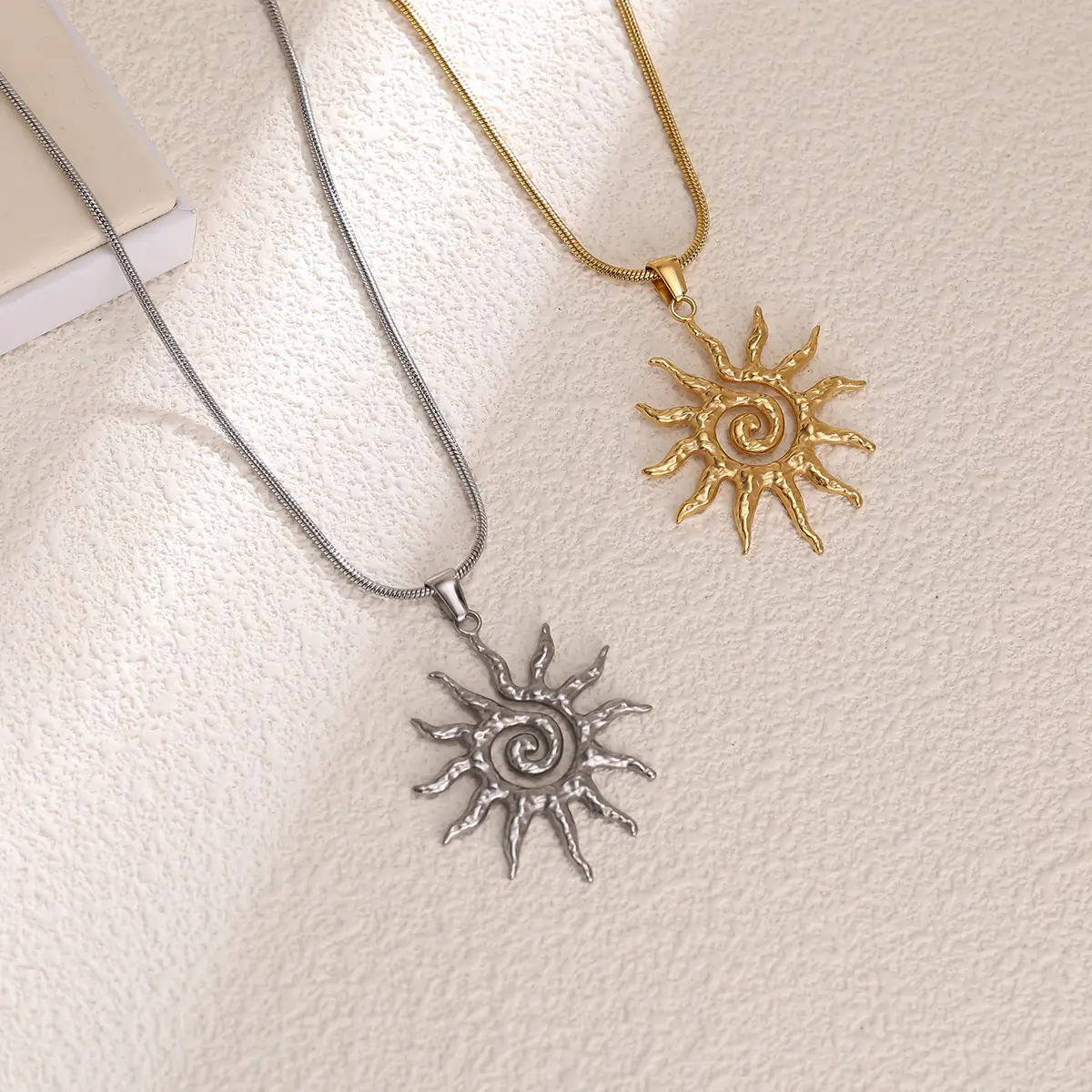 Vintage Sun Totem Pendant Necklace for Women, Stainless Steel Chain Necklace, Charm Necklaces, Fashion Jewelry for Party, Daily Decor, Trendy All-match & Exquisite Jewelry for Birthday Gift, Charms Necklace