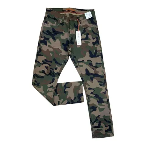 PC04 - Core Straight-Fit Stretch Jeans