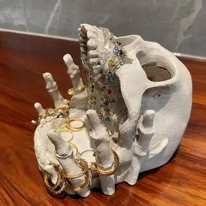 Creative Skull Jewelry Storage Box Rack Skull Resin Craft Ornament with High-End Feel for Organizing Accessories